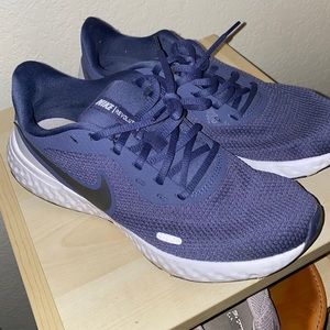 Nike Revolution Sanded Grey/Purple